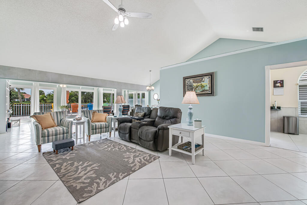 SARATOGA BAY - Residential