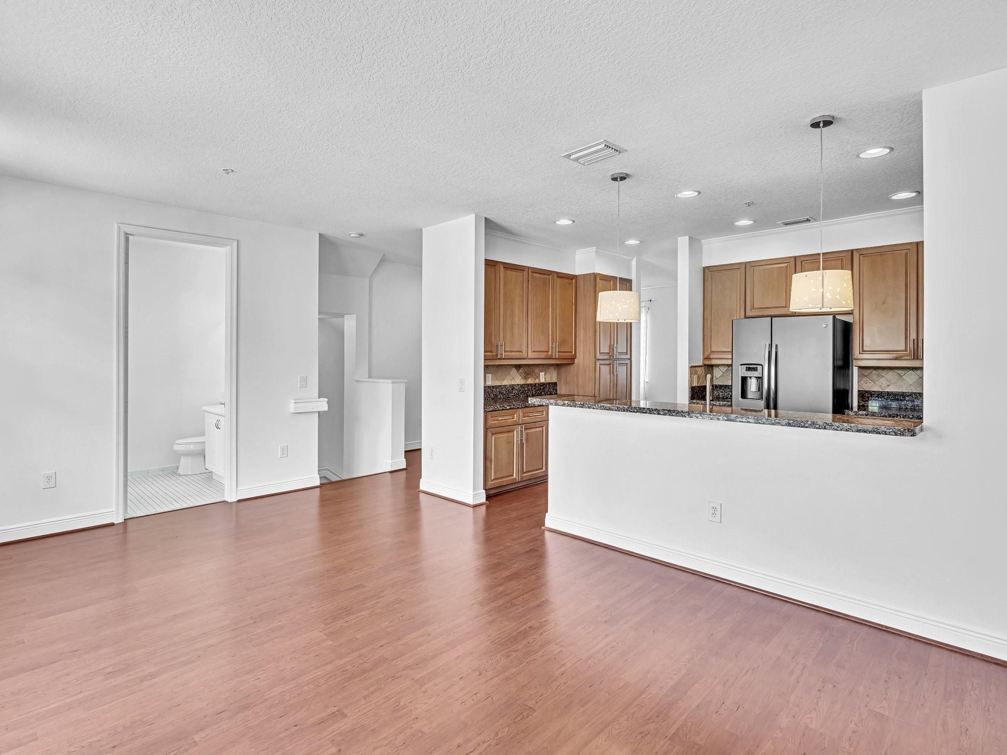 563 NW 35th Pl