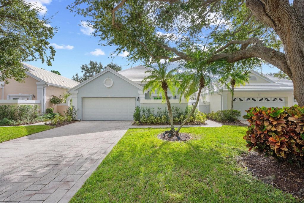 Photo of 31 Dorchester Circle, Palm Beach Gardens, FL 33418 (MLS # R11057630)