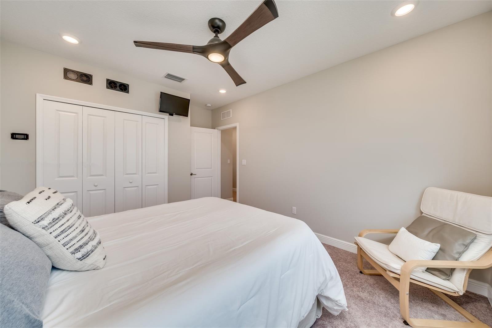 CRYSTAL LAKE 1ST SEC - Residential Lease