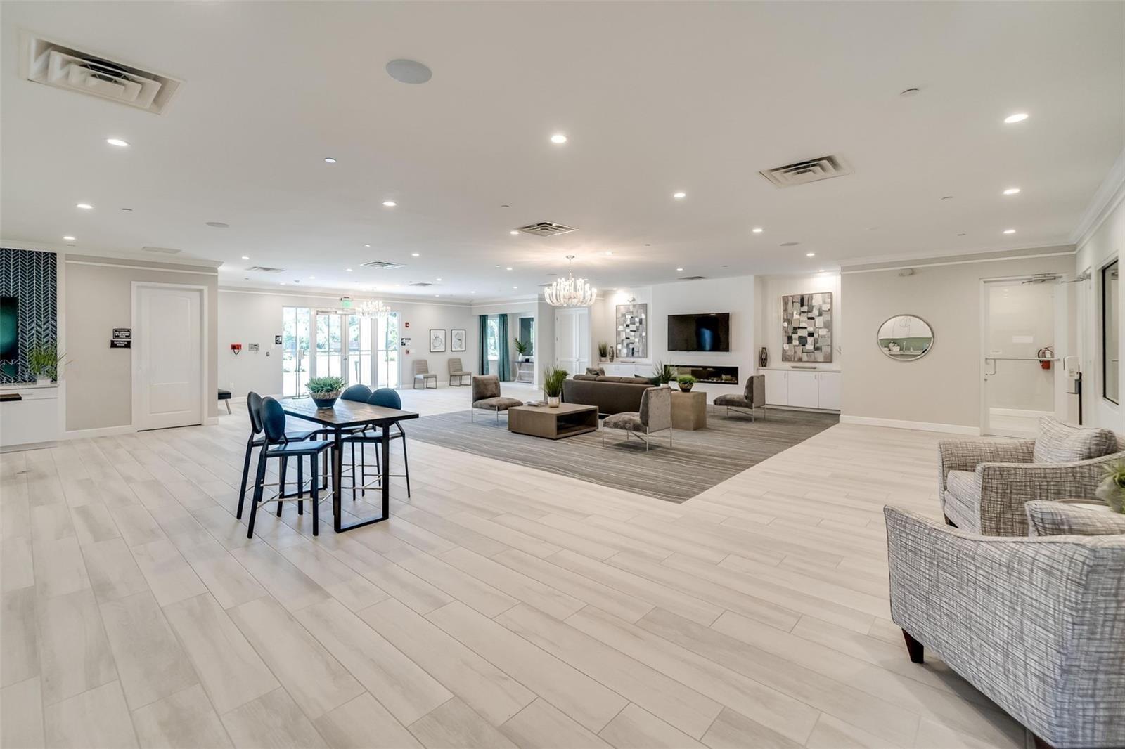 CRYSTAL LAKE 1ST SEC - Residential Lease