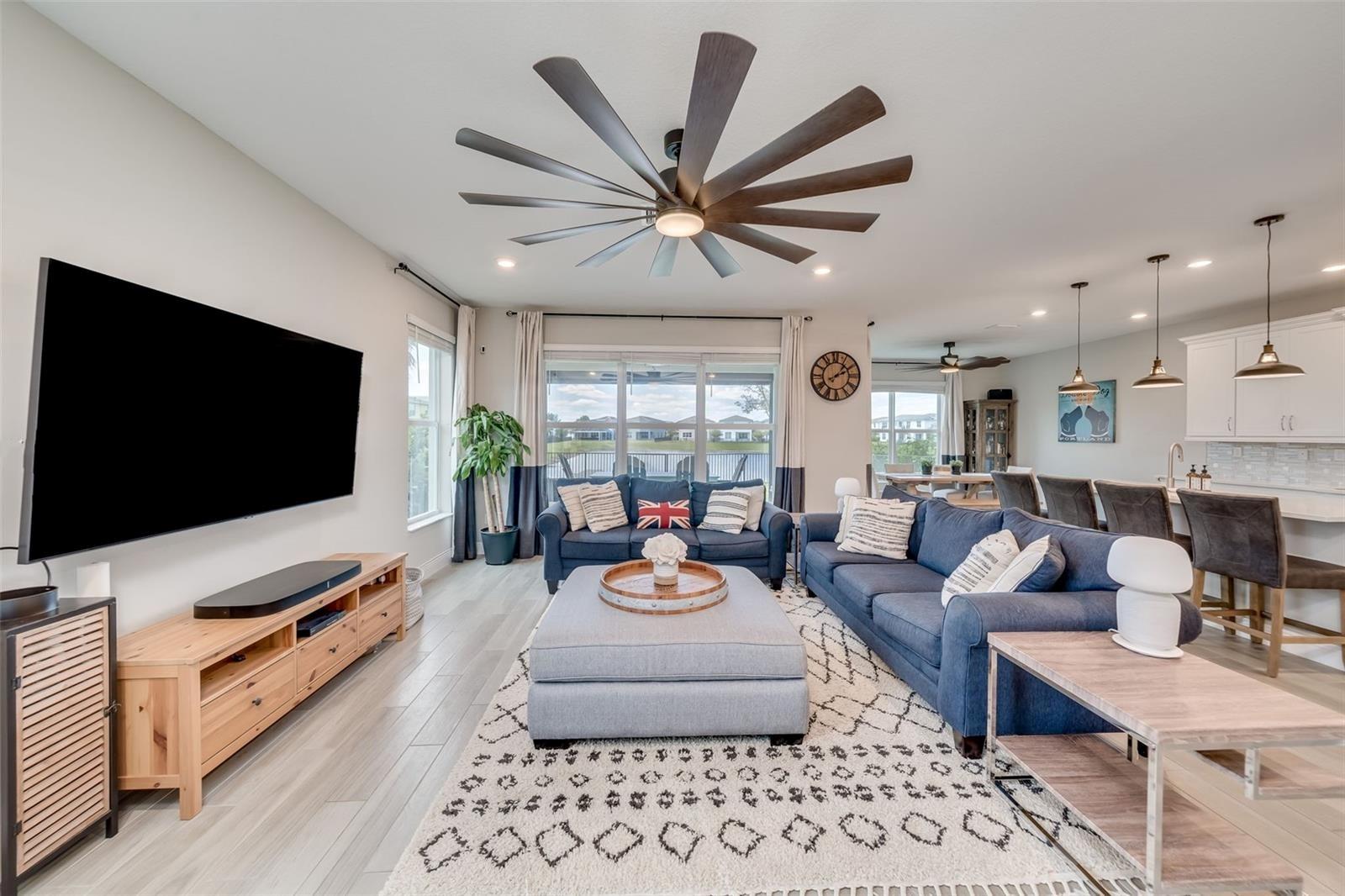 CRYSTAL LAKE 1ST SEC - Residential Lease