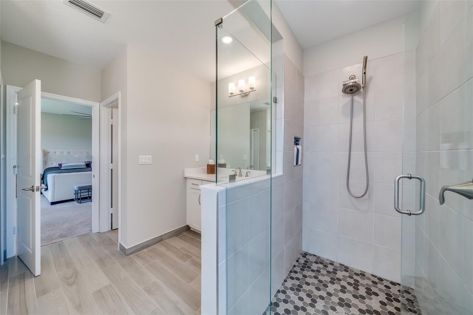 CRYSTAL LAKE 1ST SEC - Residential Lease