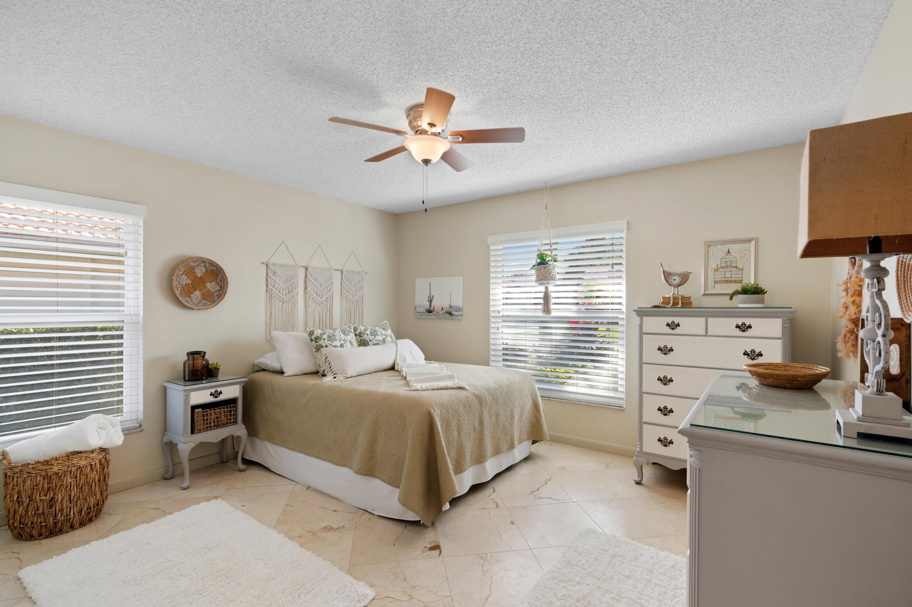 WINDWARD PALM BEACH - Residential