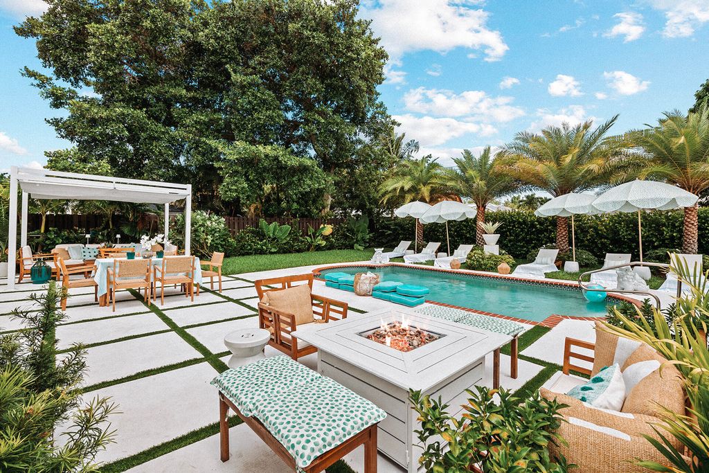 Photo of 337 Orange Way, West Palm Beach, FL 33405 (MLS # R10983975)