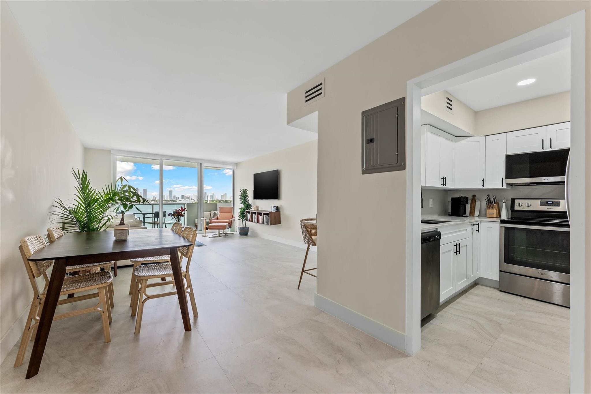 1200 West Avenue 604