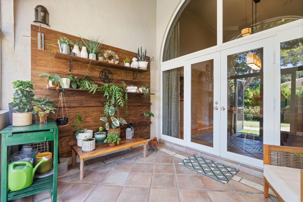 MIDDLE ACRES - Residential