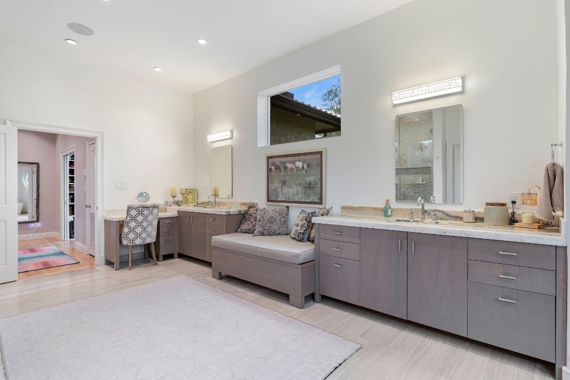 MIDDLE ACRES - Residential