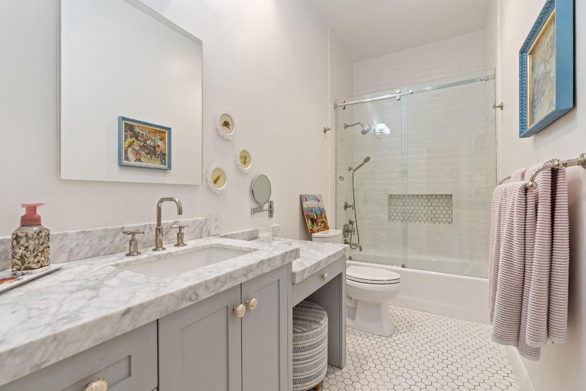 MIDDLE ACRES - Residential