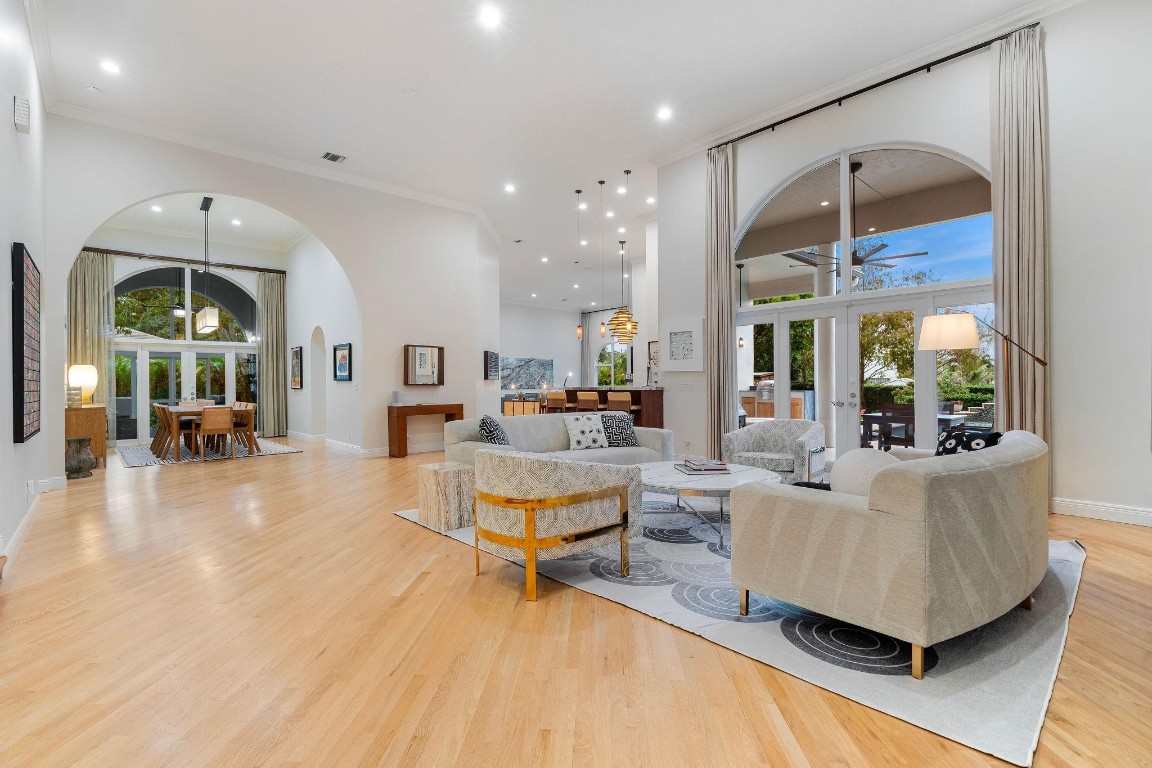 MIDDLE ACRES - Residential