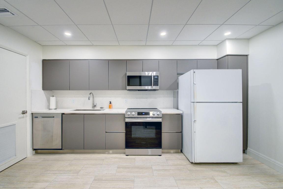 TWENTY TWO NINETY FIVE SOUTH OCEAN BLVD - Residential