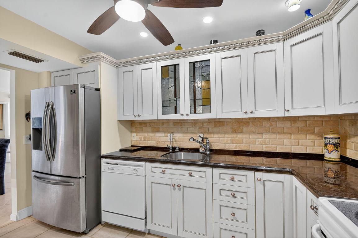 TWENTY TWO NINETY FIVE SOUTH OCEAN BLVD - Residential