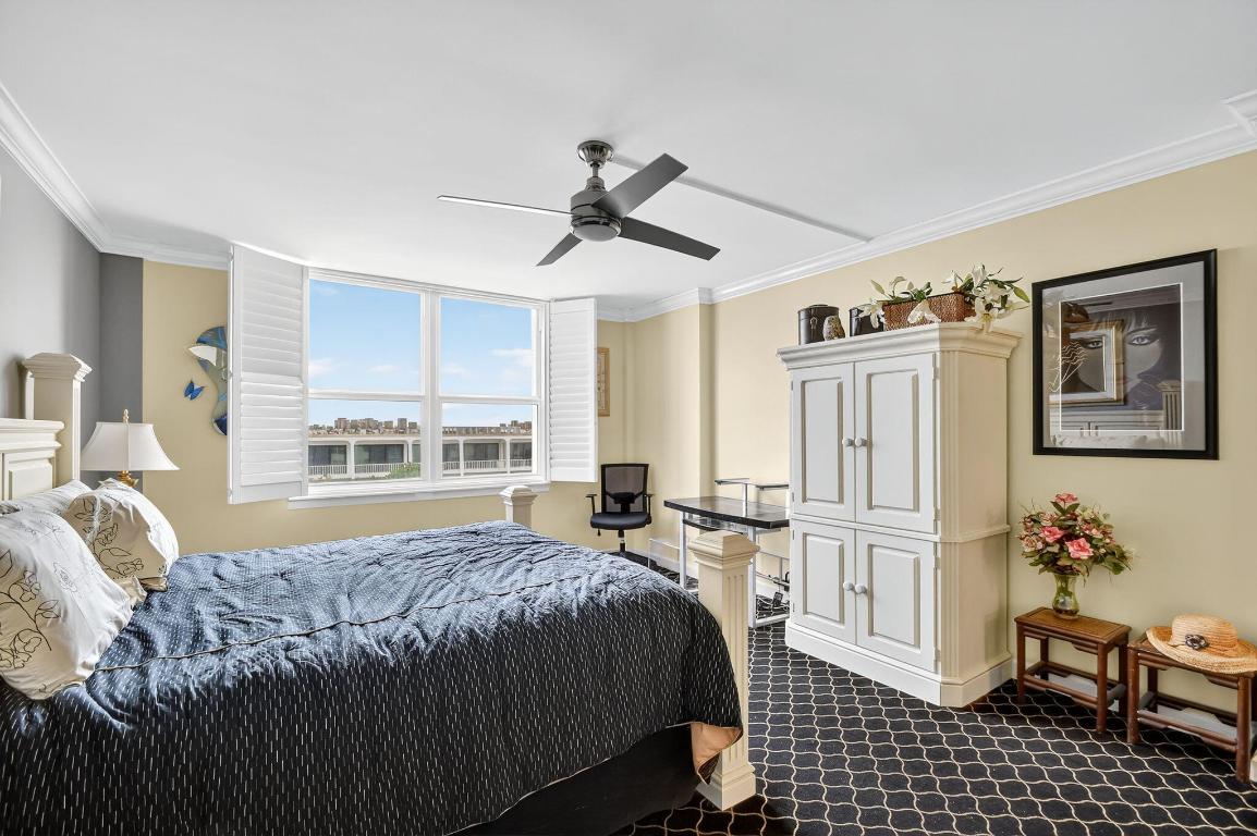 TWENTY TWO NINETY FIVE SOUTH OCEAN BLVD - Residential