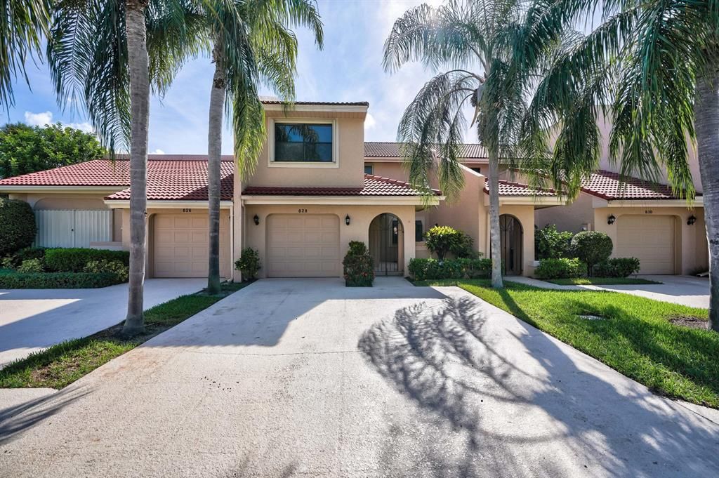 Photo of 828 Windermere Way, Palm Beach Gardens, FL 33418 (MLS # R10711914)