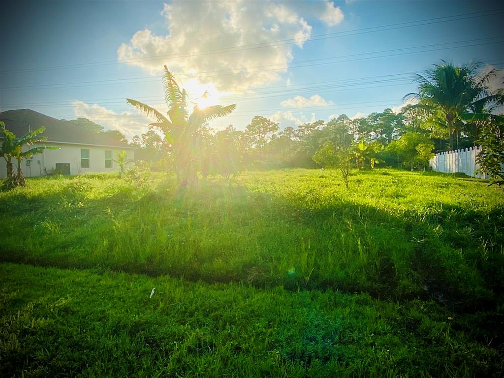 CLEARED LOT!! Nice neighborhood, easy access to Crosstown, Turnpike and I-95. Near St. Lucie west and Tradition. Close to Shopping, restaurants and great schools! Lot Size: 0.2296 acres / 10,000 sf