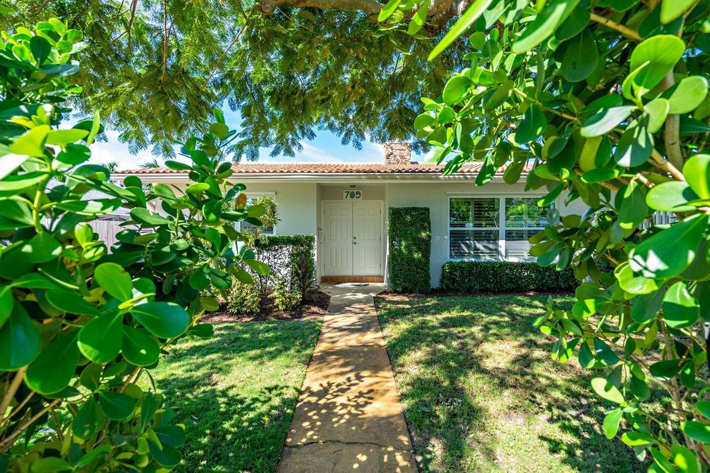 Photo of 709 Pelican Way, North Palm Beach, FL 33408 (MLS # R10854044)