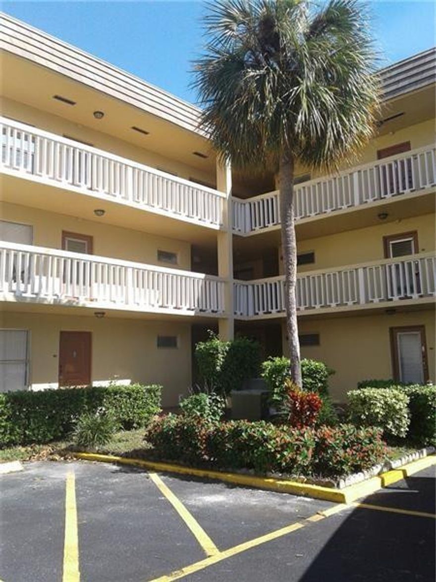 BERMUDA CLUB IS A QUIET, WELL MAINTAINED, AND MANICURED COMMUNITY FOR OLDER PEOPLE HOPA (55+ FOR ONE APPLICANT). COME SEE THIS CLEAN INSIDE CORNER APT. ON THE TOP FLOOR OVERLOOKING THE LAKE. IT IS CONVENIENTLY LOCATED NEAR THE ELEVATOR AND LAUNDRY ROOM. IT HAS A REMODELED BATHROOM. IT ALSO HAS AN UPGRADED OPEN KITCHEN WITH SERVICE COUNTER! FOR COOKING THERE IS A STOVE TOP RANGE, MICROWAVE AND A CONVECTION OVEN ON THE COUNTER- NO FULL OVEN. THE APT. HAS BEEN TASTEFULLY PAINTED. THE COMMUNITY HAS RESORT STYLE AMENITIES WHICH INCLUDE: 4 POOLS, 2 TENNIS COURTS, SHUFFLEBOARD, POOL TABLES, AND A PUTTING GREEN. *** CREDIT SCORE MUST BE OVER 675, AND INCOME OVER 25K A YEAR! PLEASE SUBMIT DOCUMENTATION OF INCOME OVER 25K A YEAR, AND CREDIT SCORE OVER 675, AND A RENTAL APPLICATION WITH OFFER.