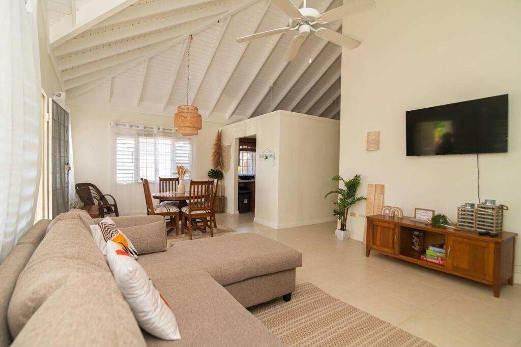 RICHMOND ESTATES - Residential Lease