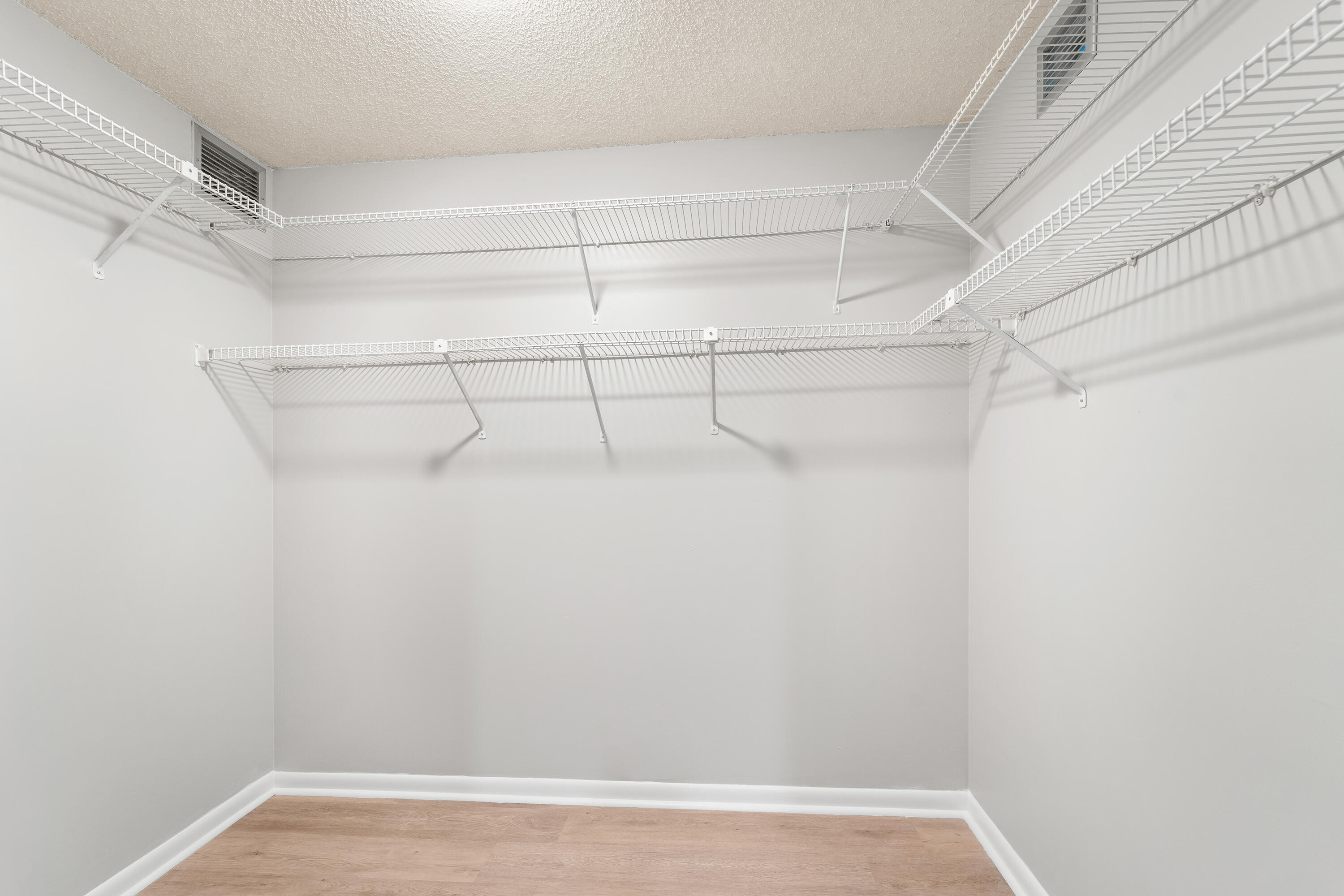 WHITEHALL CONDO OF THE LANDS OF THE PRESIDENT - Residential Lease