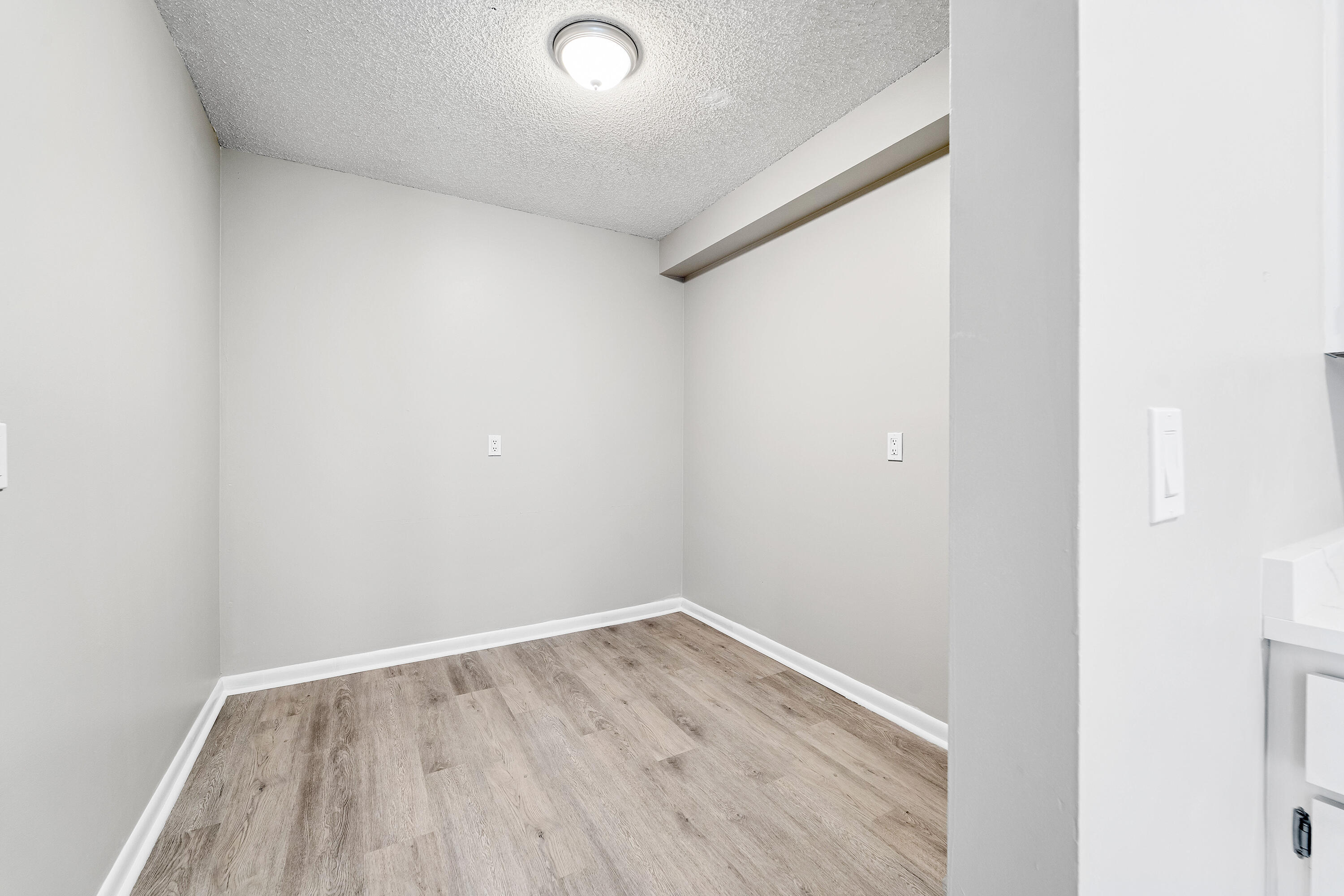 WHITEHALL CONDO OF THE LANDS OF THE PRESIDENT - Residential Lease