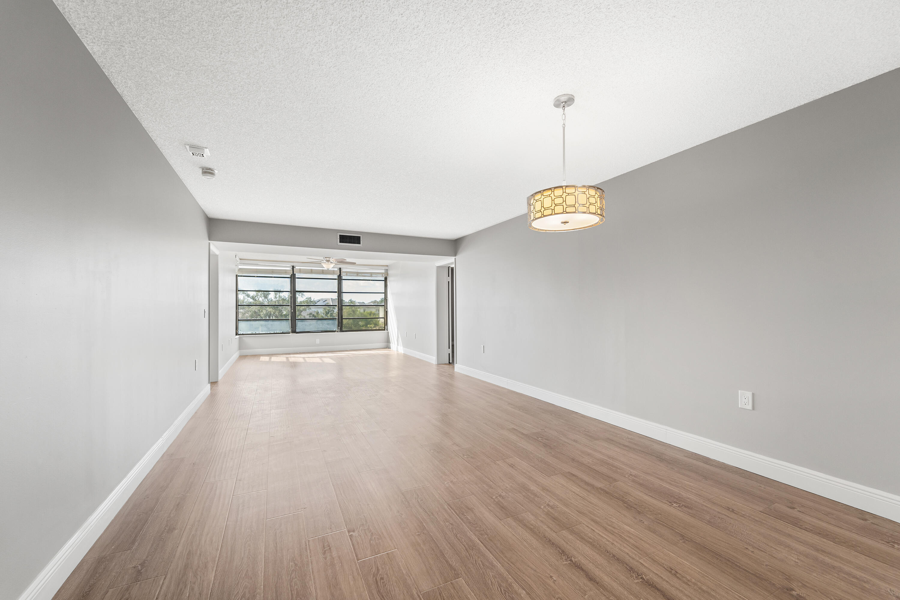 WHITEHALL CONDO OF THE LANDS OF THE PRESIDENT - Residential Lease