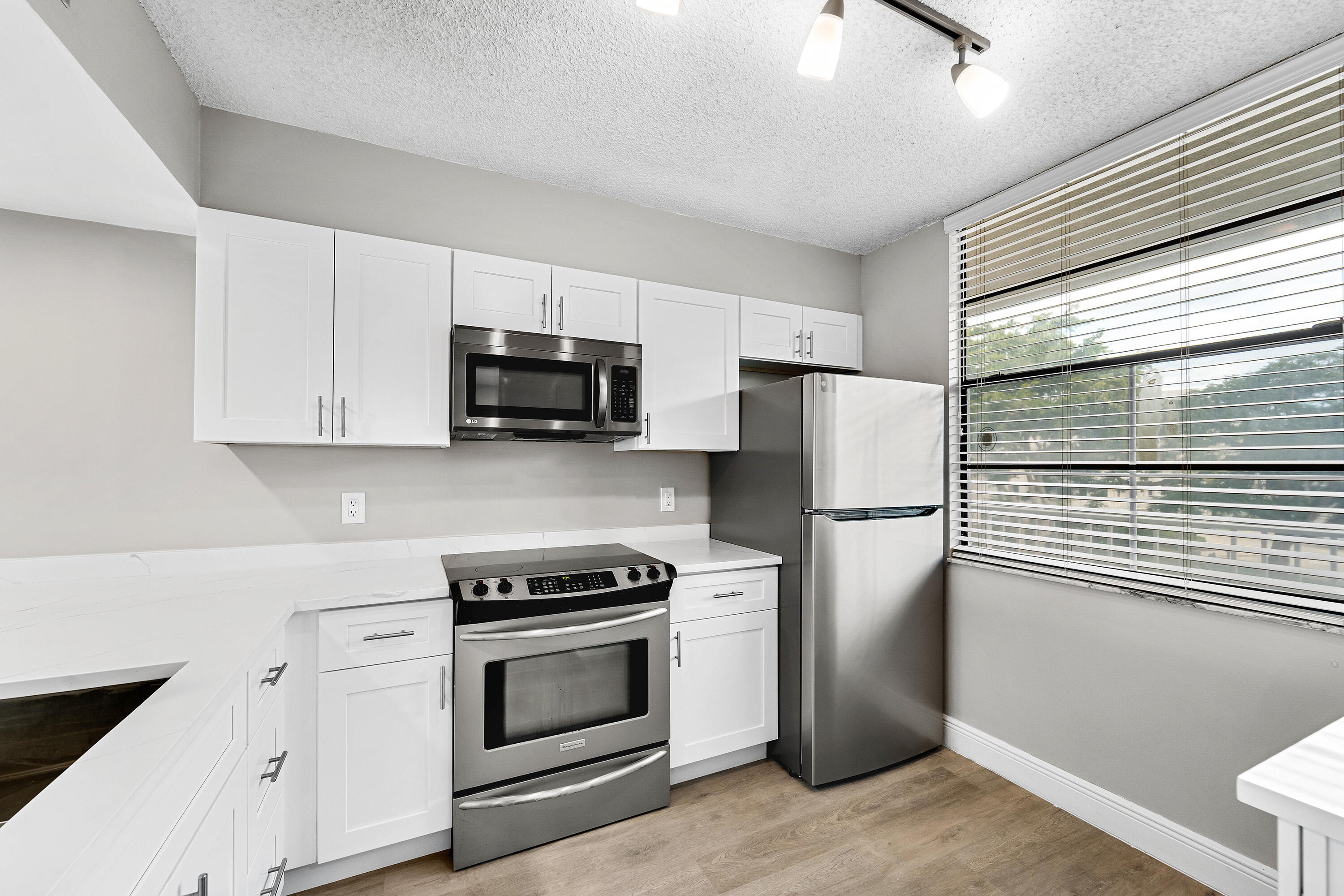WHITEHALL CONDO OF THE LANDS OF THE PRESIDENT - Residential Lease