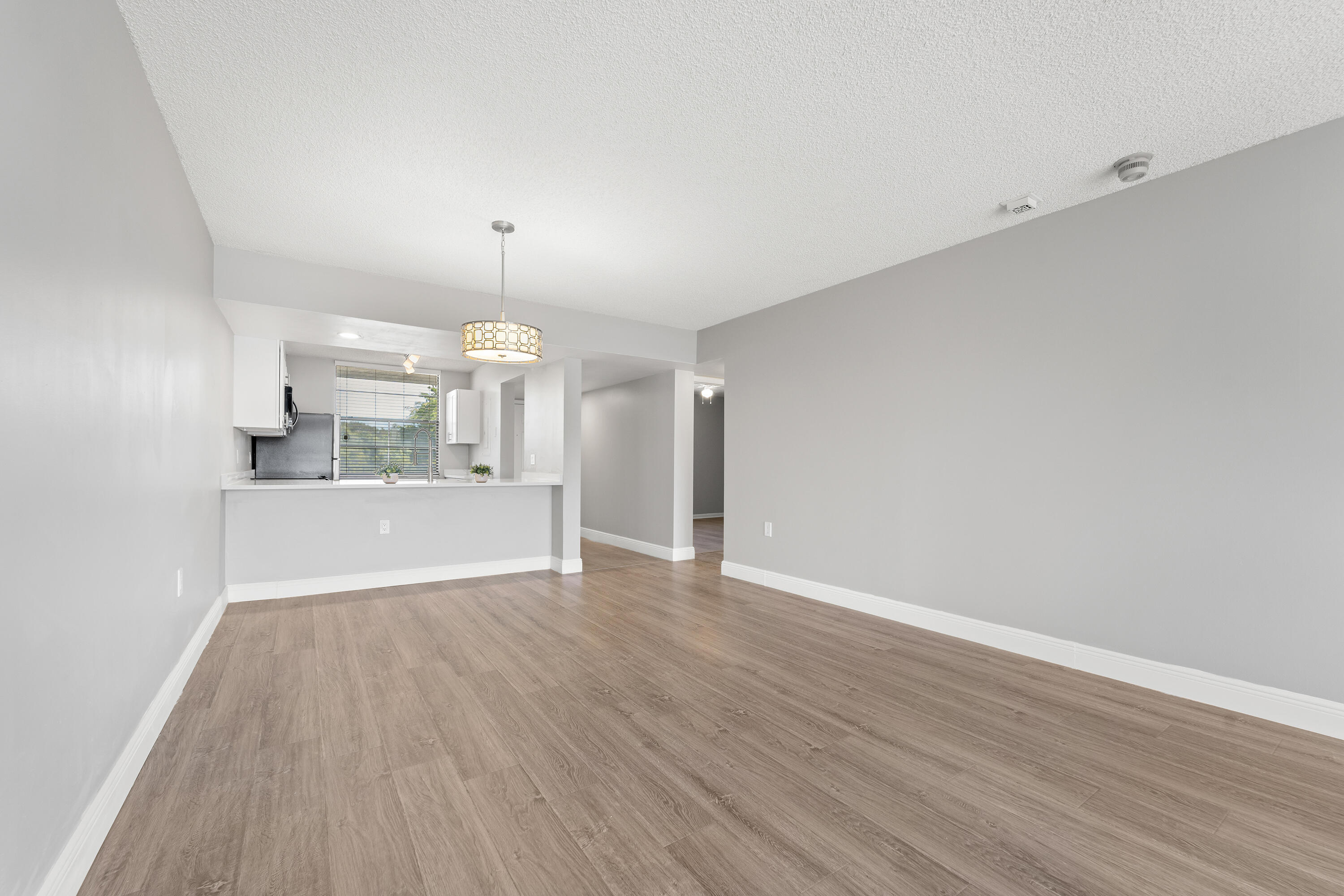 WHITEHALL CONDO OF THE LANDS OF THE PRESIDENT - Residential Lease