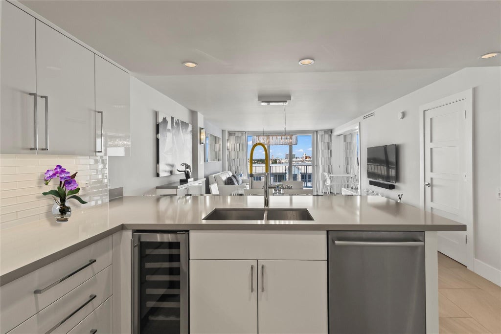 Photo of 800 SE 20th Avenue #809, Deerfield Beach, FL 33441 (MLS # F10537345)