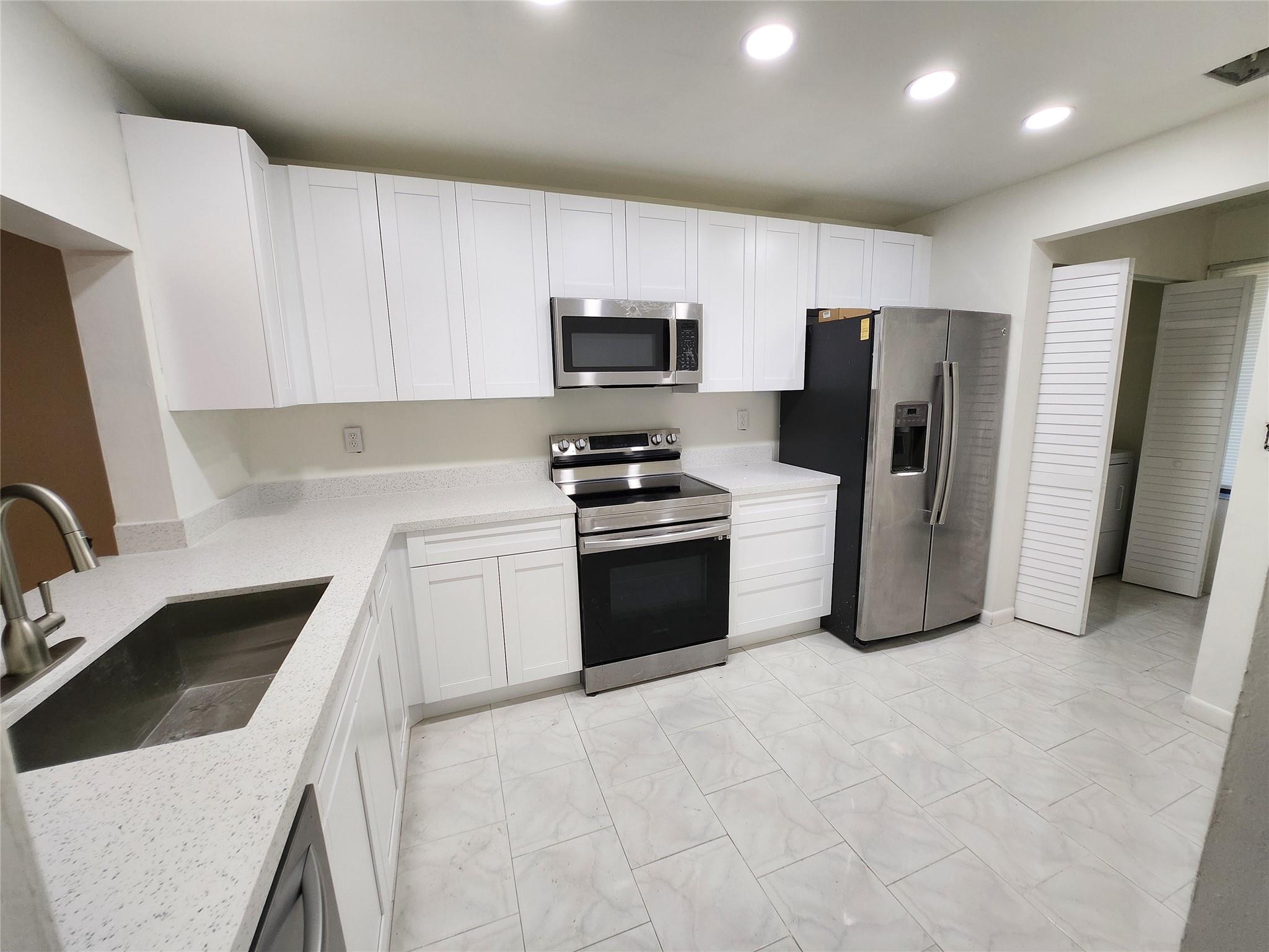 903 NW 79th Ter