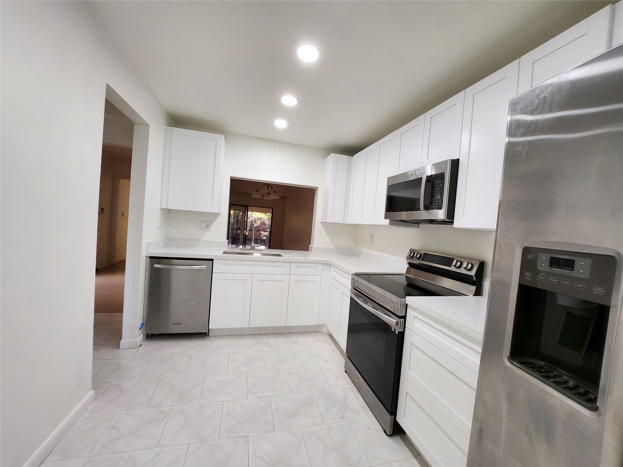 903 NW 79th Ter