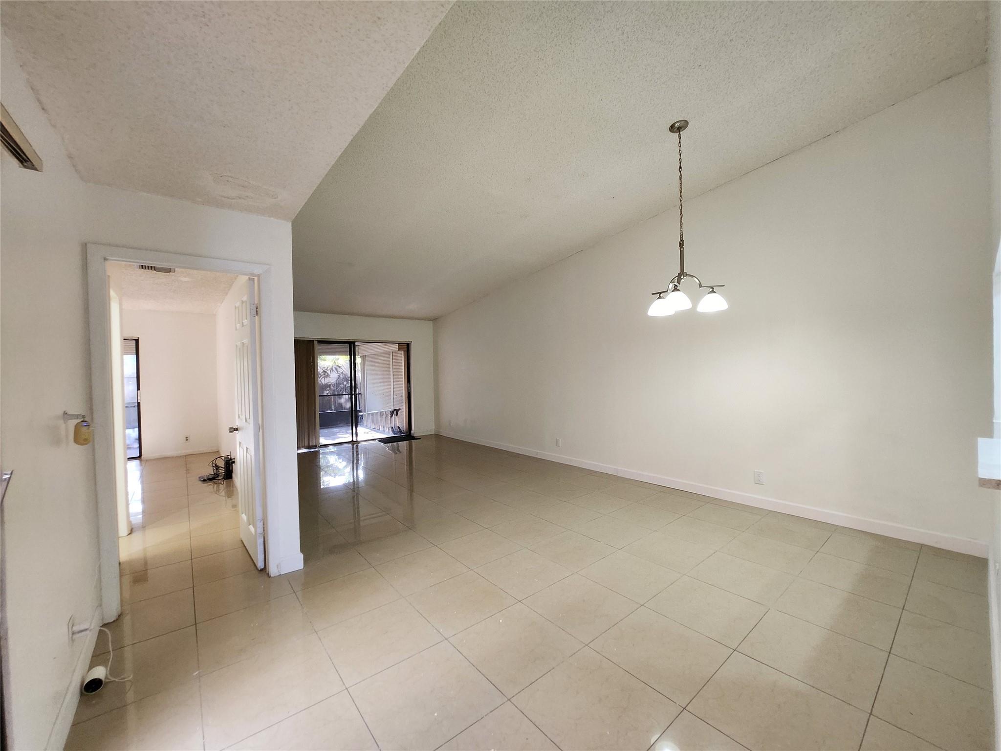 903 NW 79th Ter