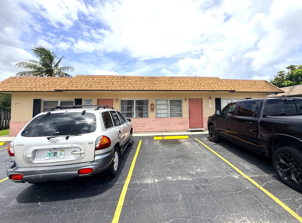 Photo of 4001 NW 31st Avenue #4, Lauderdale Lakes, FL 33309 (MLS # B26035715)