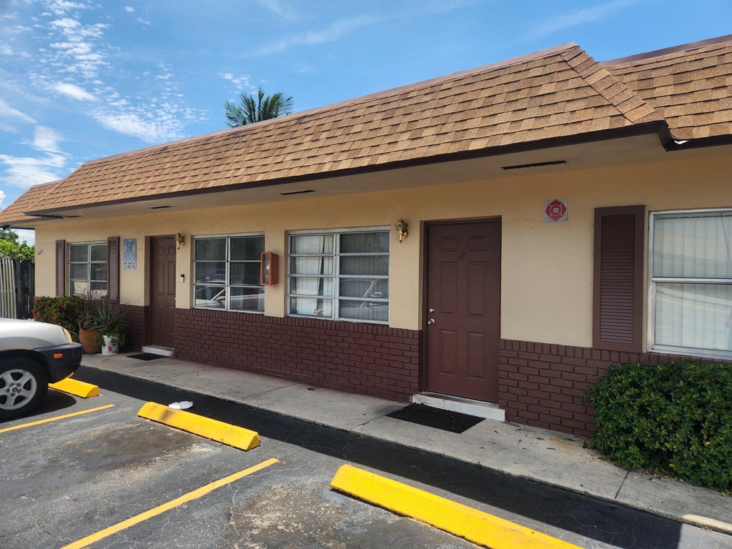Photo of 4001 NW 31st Avenue #4, Lauderdale Lakes, FL 33309 (MLS # B26035715)