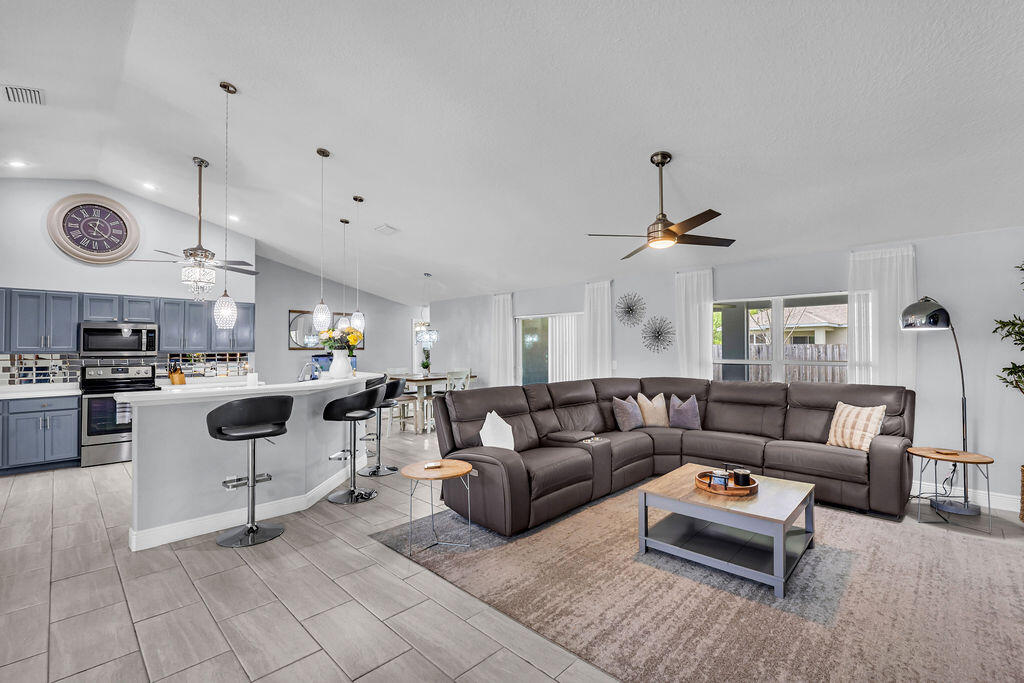 PORT ST LUCIE SECTION 46 1ST REPLAT - Residential