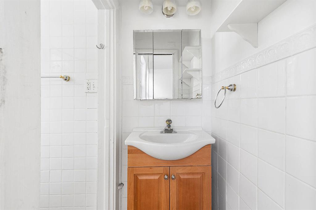 OCEAN PARK H W ROBBINS - Residential Income