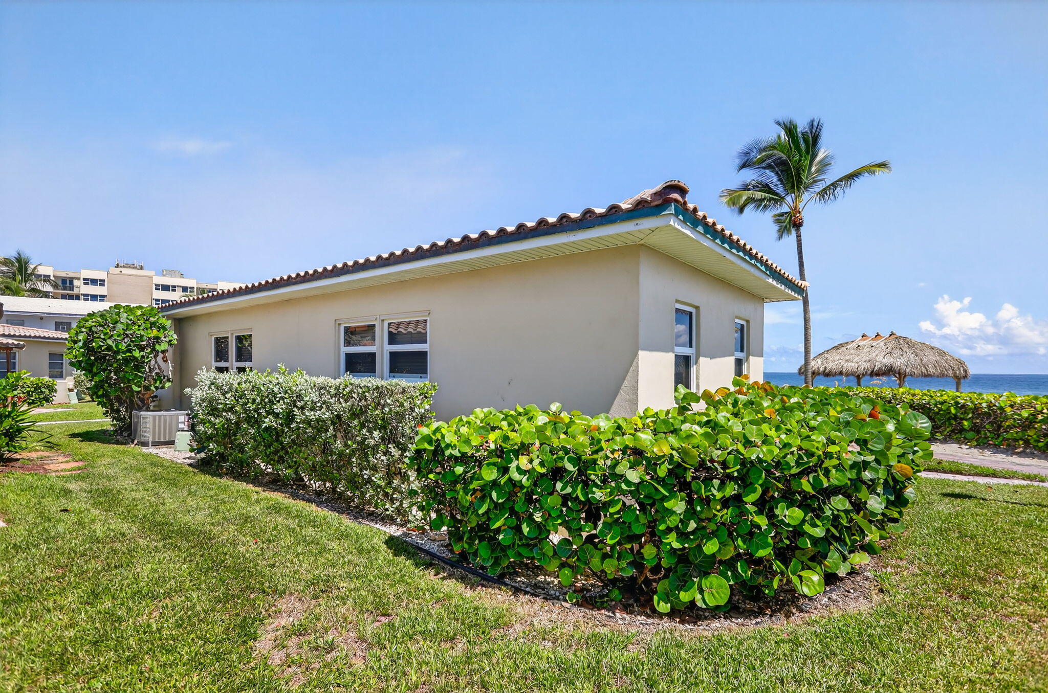 1225 HILLSBORO MILE B2