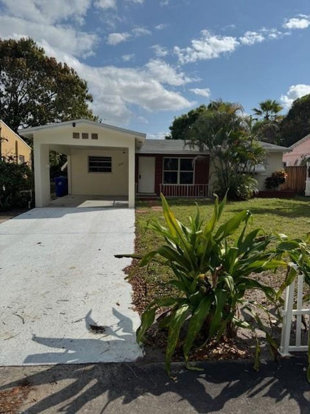 Photo of 200 SE 19th St, Fort Lauderdale, FL 33316 (MLS # F10526264)
