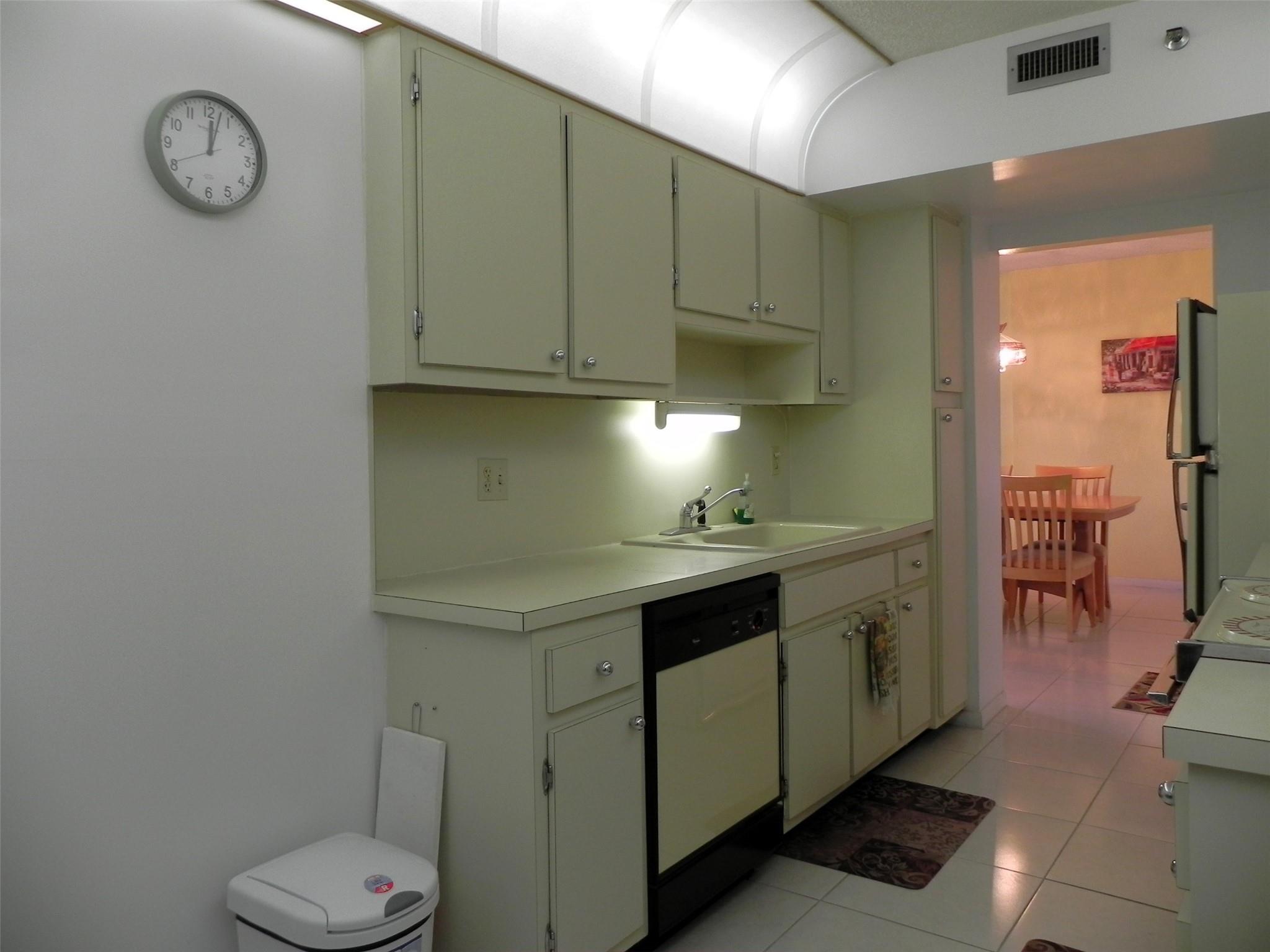 4001 Hillcrest Dr 315