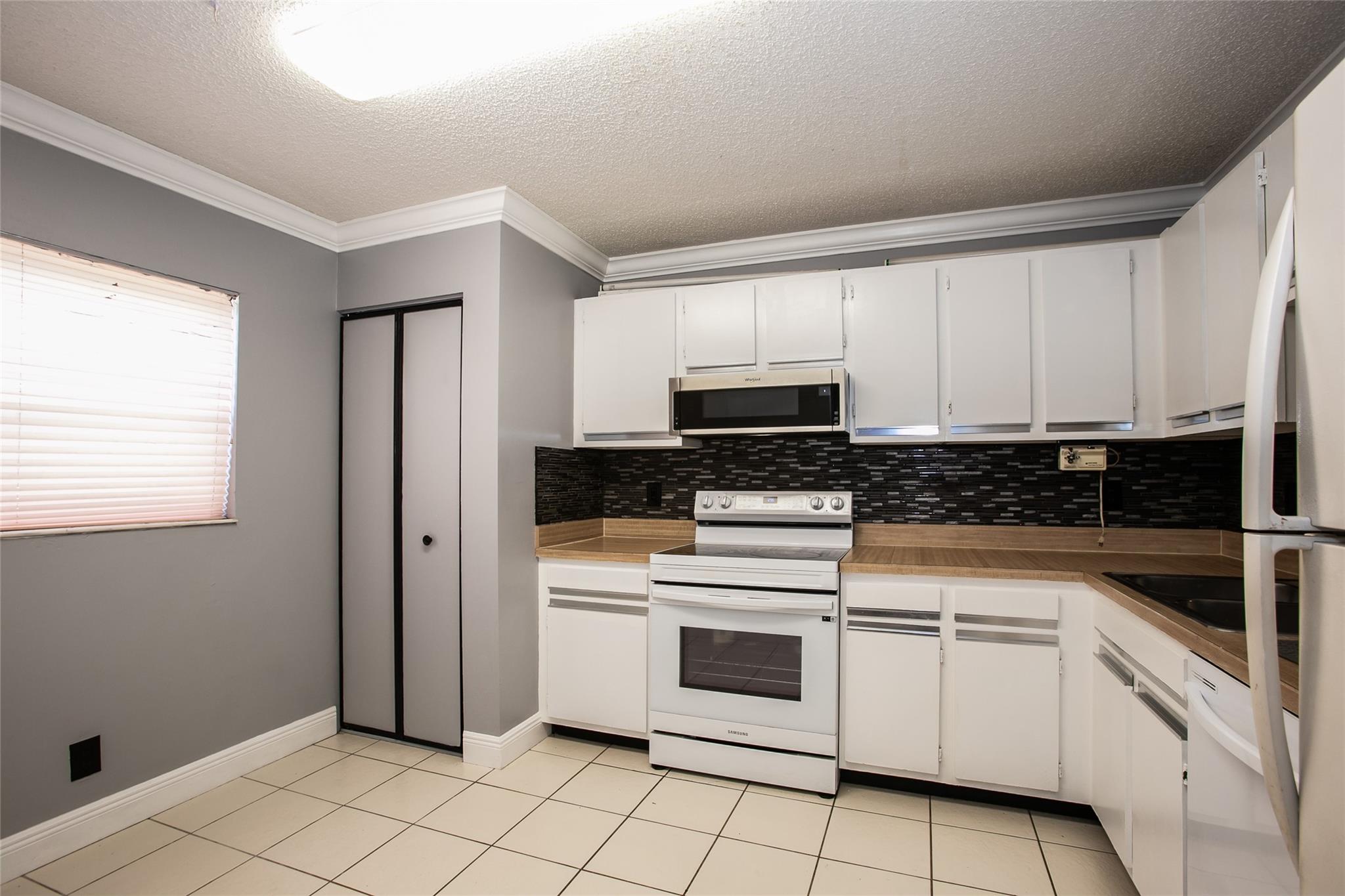 4154 NW 22nd St 4154