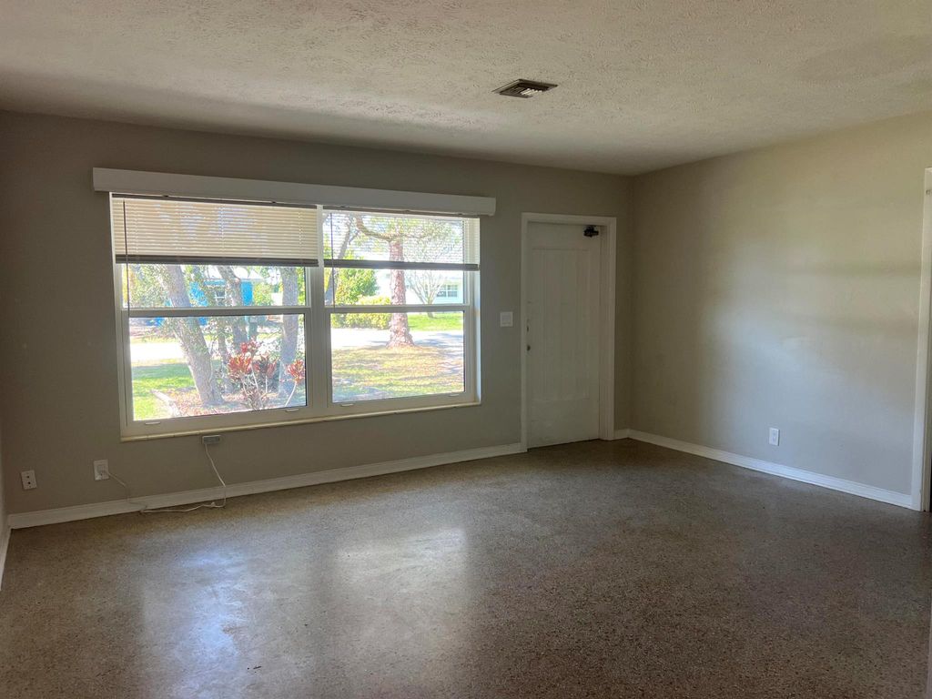 Photo of 609 SE Flamingo Avenue, Stuart, FL 34996 (MLS # R11051362)