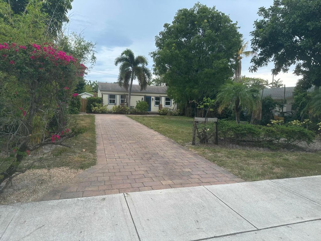 Photo of 729 SE 2nd Avenue, Delray Beach, FL 33483 (MLS # B26028217)