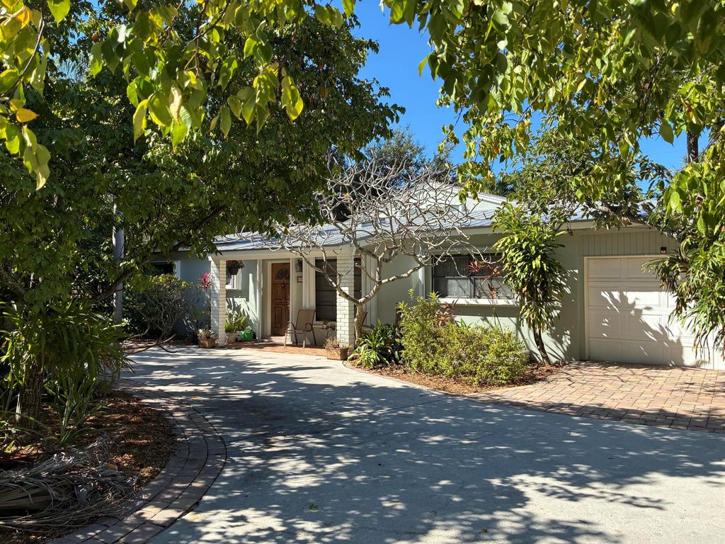 Photo of 606 Paulina Road, Jupiter, FL 33477 (MLS # R11136864)