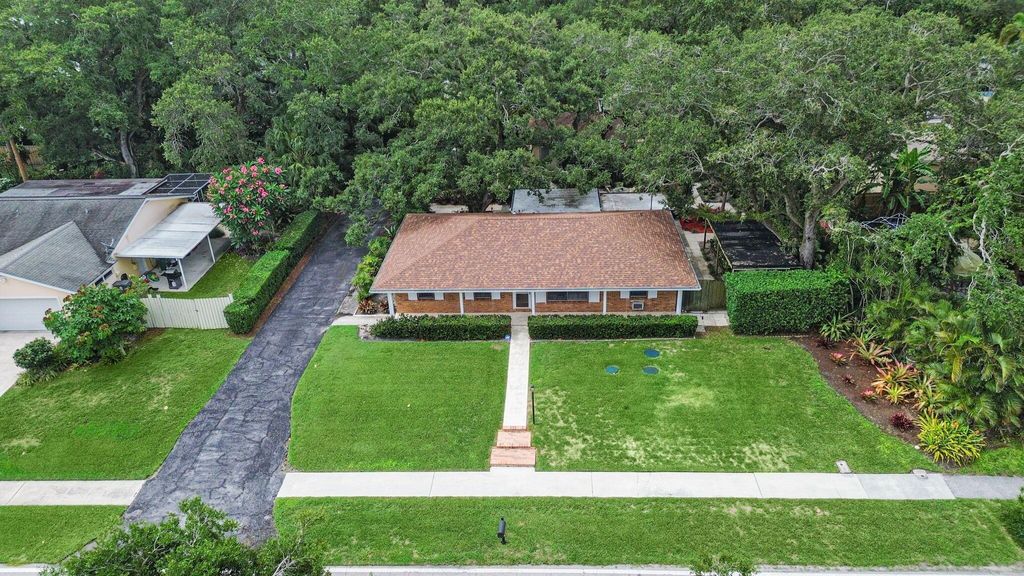 Photo of 2712 Lone Pine Road, Palm Beach Gardens, FL 33410 (MLS # R11097842)