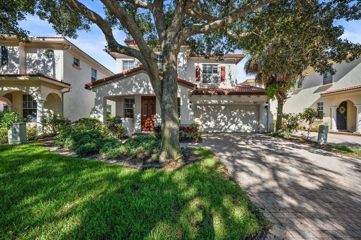 Bright & spacious 3 Bed / 2.5 Bath home with an extended screened patio, perfect for relaxing or entertaining. The open kitchen features granite counters, tile backsplash, gas stove, and eat-in area flowing into the living space with 9ft ceilings and abundant natural light. The primary suite offers a spa-like bath with tub, shower, dual sinks, and walk-in closet. Upstairs laundry and a full bath serve the additional bedrooms. Located in Evergrene, a gated, resort-style community with clubhouse, fitness center, pool, hot tubs, Tiki bar, splash pad, parks, and year-round activities. Just minutes from Juno & Jupiter beaches, shopping, dining, Roger Dean Stadium, PBI Airport, and top-rated schools.