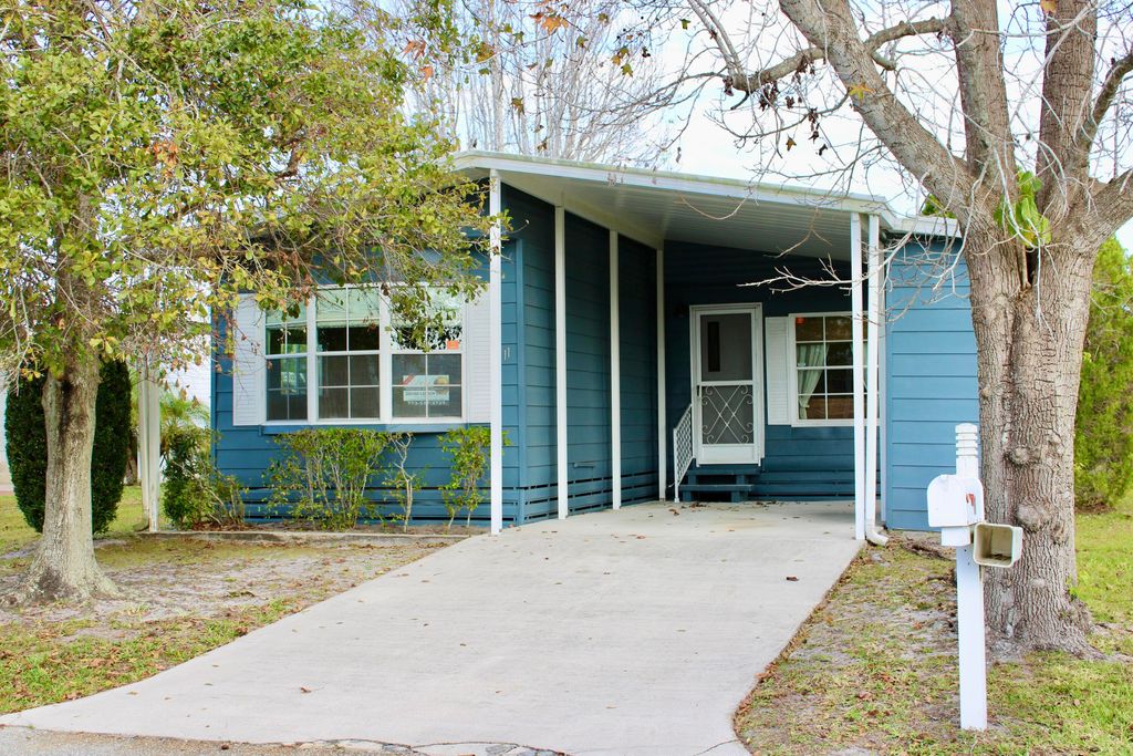 Photo of 11 Orinco Road, Port St Lucie, FL 34952 (MLS # R10846763)