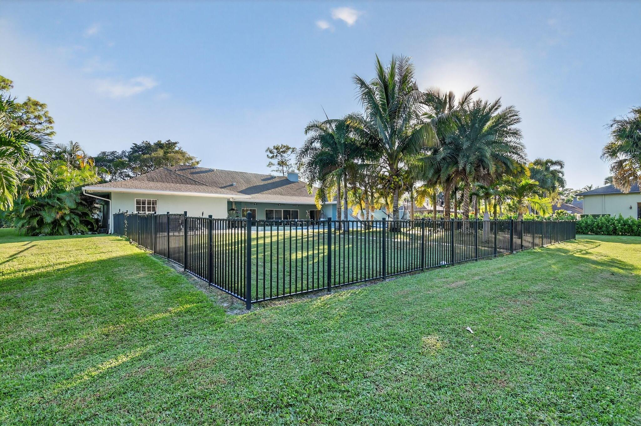 PINEWOOD OF WELLINGTON - Residential