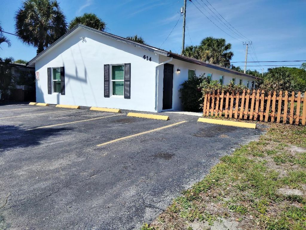 Photo of 614 Holly Drive #1, Palm Beach Gardens, FL 33410 (MLS # B26025312)