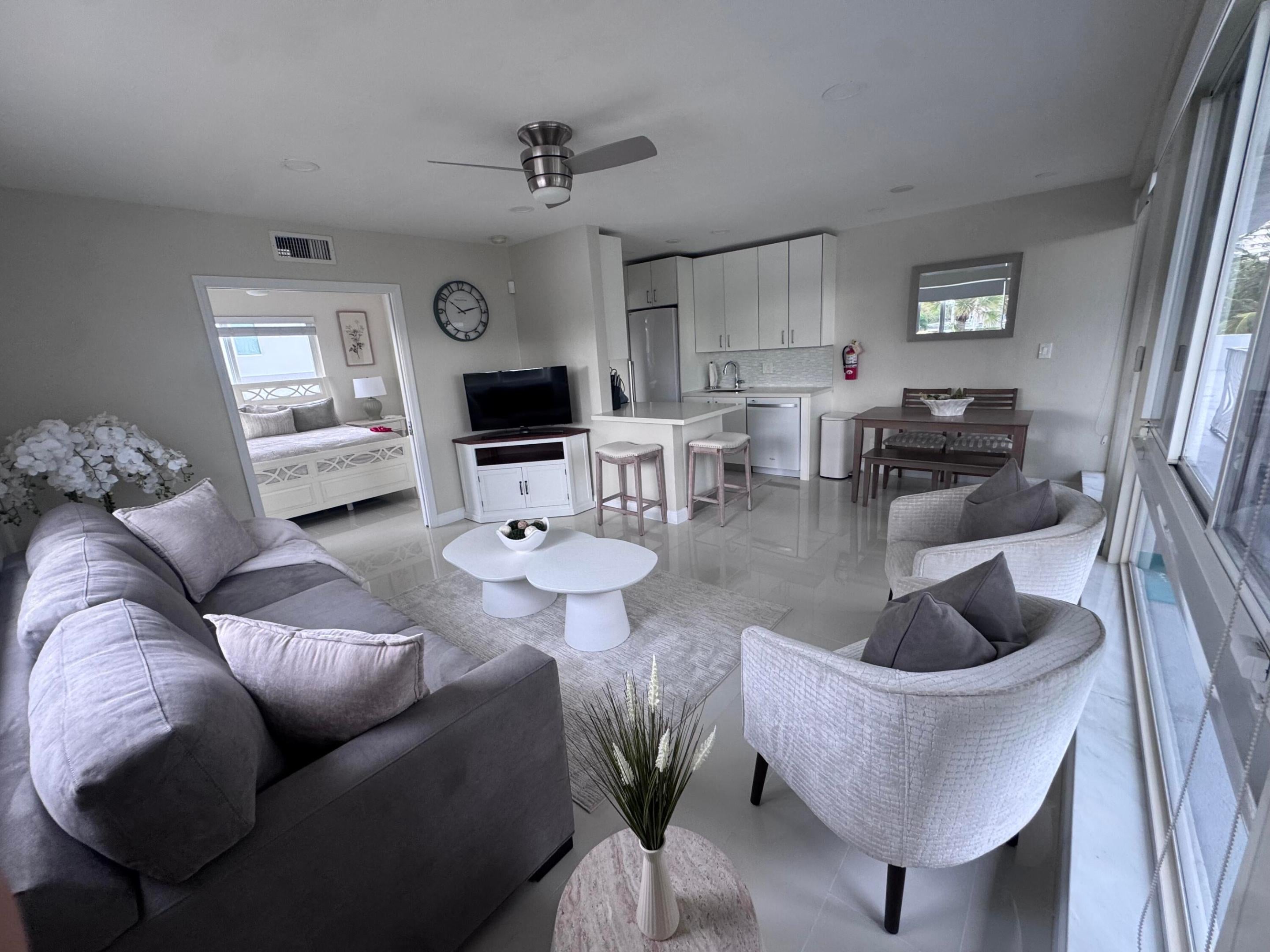 1705 N Riverside Drive 8