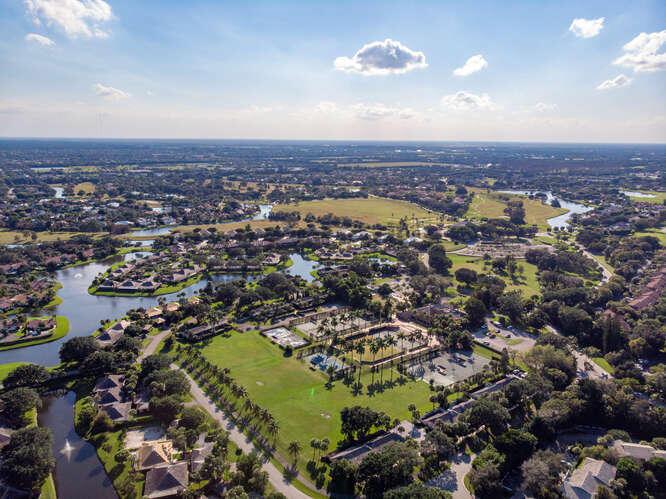 GOLF AND TENNIS VILLAGE P - Residential