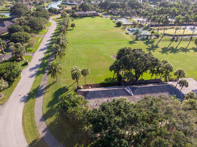 GOLF AND TENNIS VILLAGE P - Residential